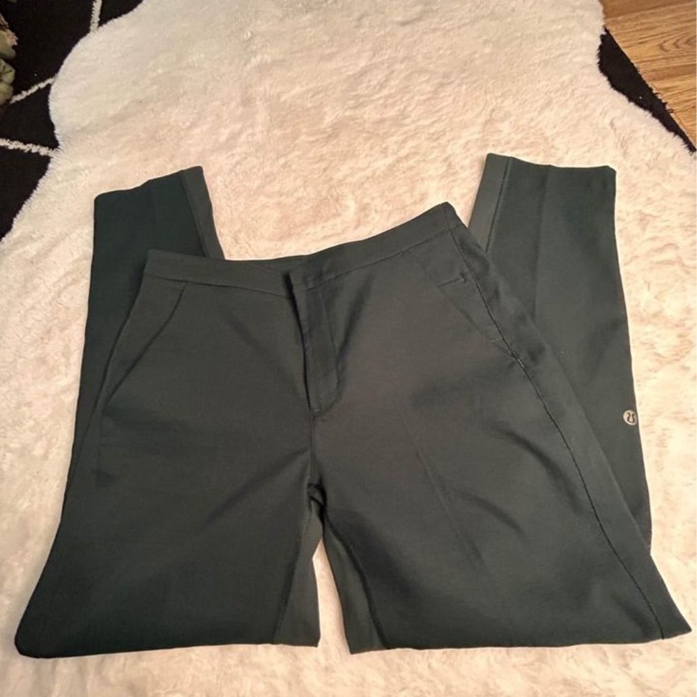 Lululemon woman’s pants. Teal in colour. New condition. Size 6. Pockets. Stretch - Picture 5 of 11